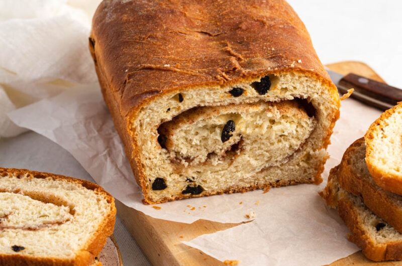 Cinnamon Raisin Bread (Easy Recipe)